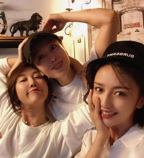 在哪看狗仔爆料视频最新,揭秘娱乐圈幕后真相 第1张 在哪看狗仔爆料视频最新,揭秘娱乐圈幕后真相 第1张